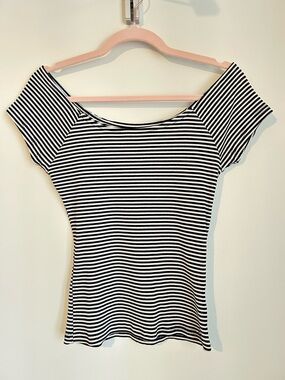 O'Neill Black and White Striped Scoop Neck Tee, Size Small